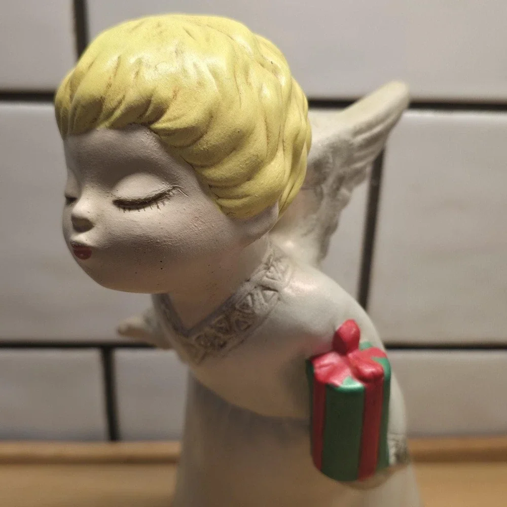 Vintage 1960s Christmas Kissing Blonde Angel Present Gift Figurine‎ Decor 8